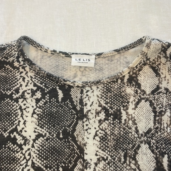 Leslis long sleeve snakeskin top - Picture 4 of 7